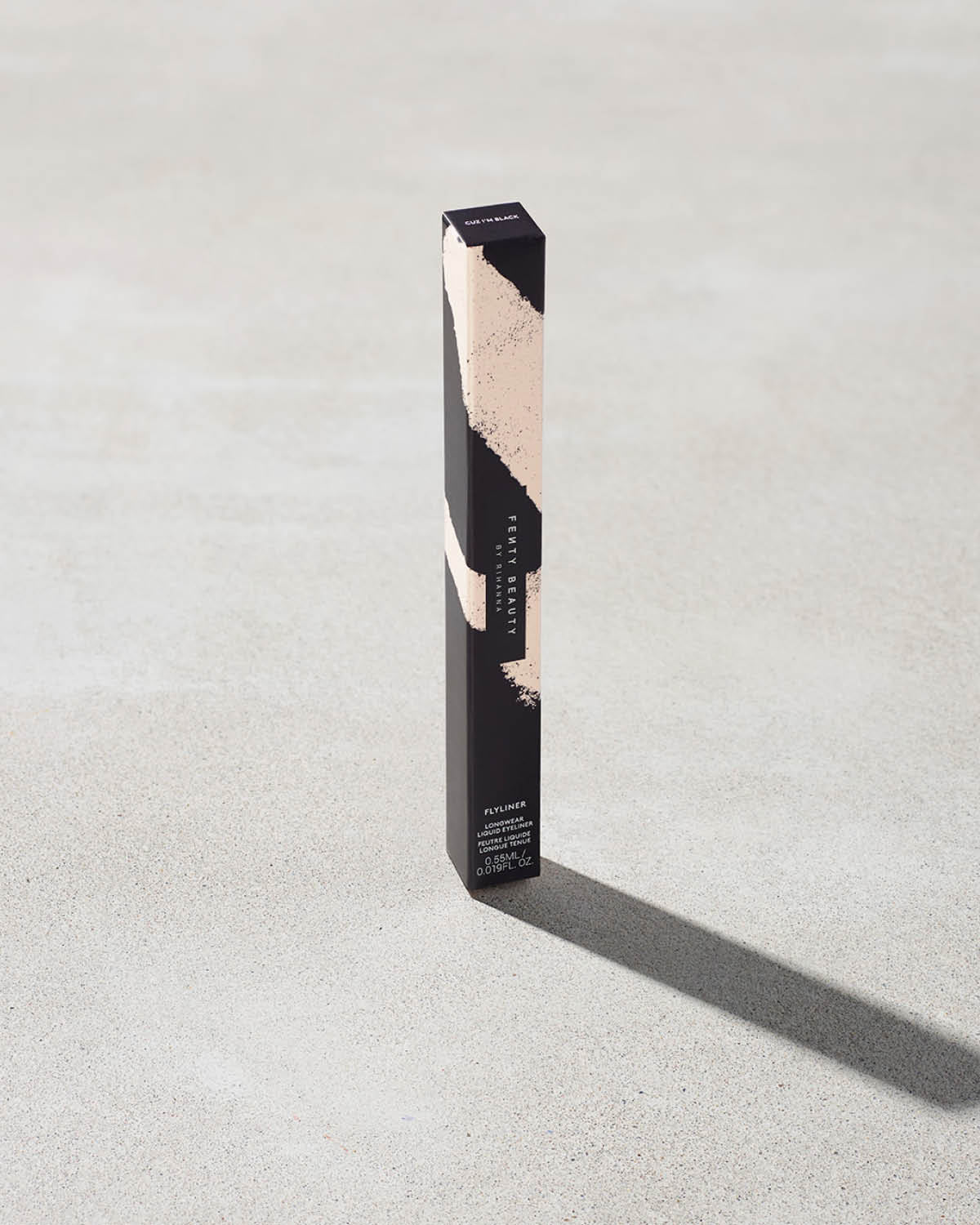 Fenty Beauty Flyliner eyeliner Cuz I'm Black satiné 0.55 ml
