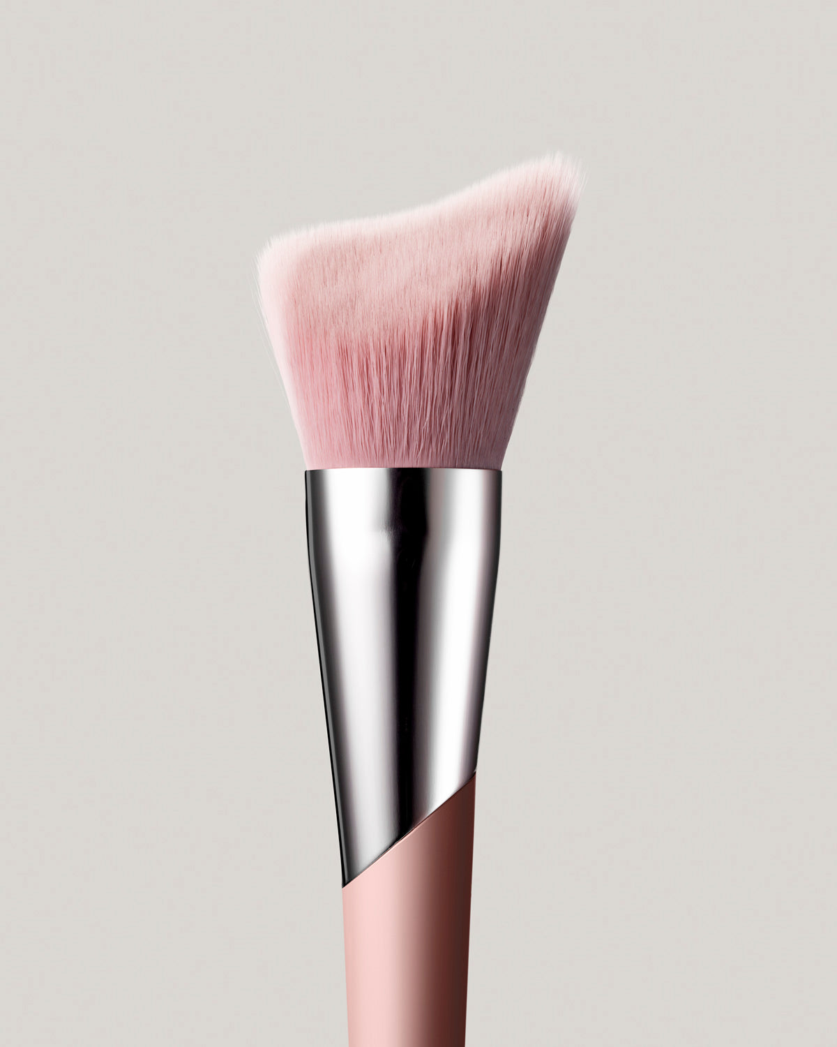 Fenty Beauty Cheek-Hugging 190 pinceau bronzer teint lumineux