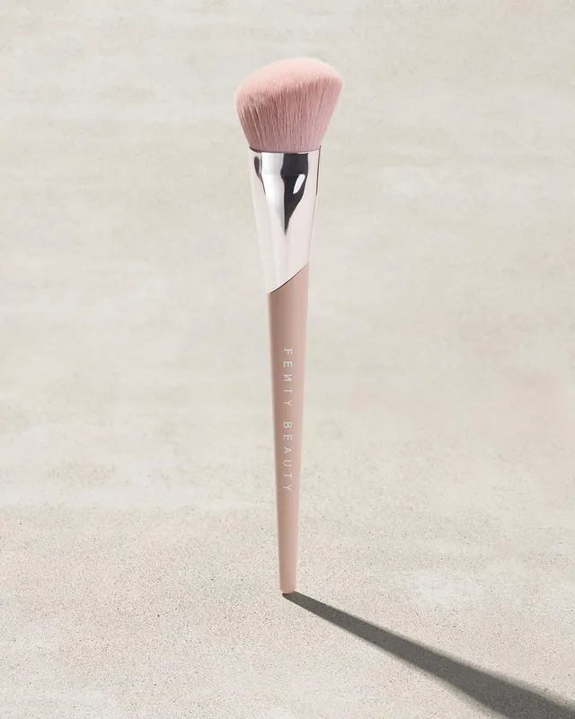 Fenty Beauty Face Shaping Brush 125 pinceau visage