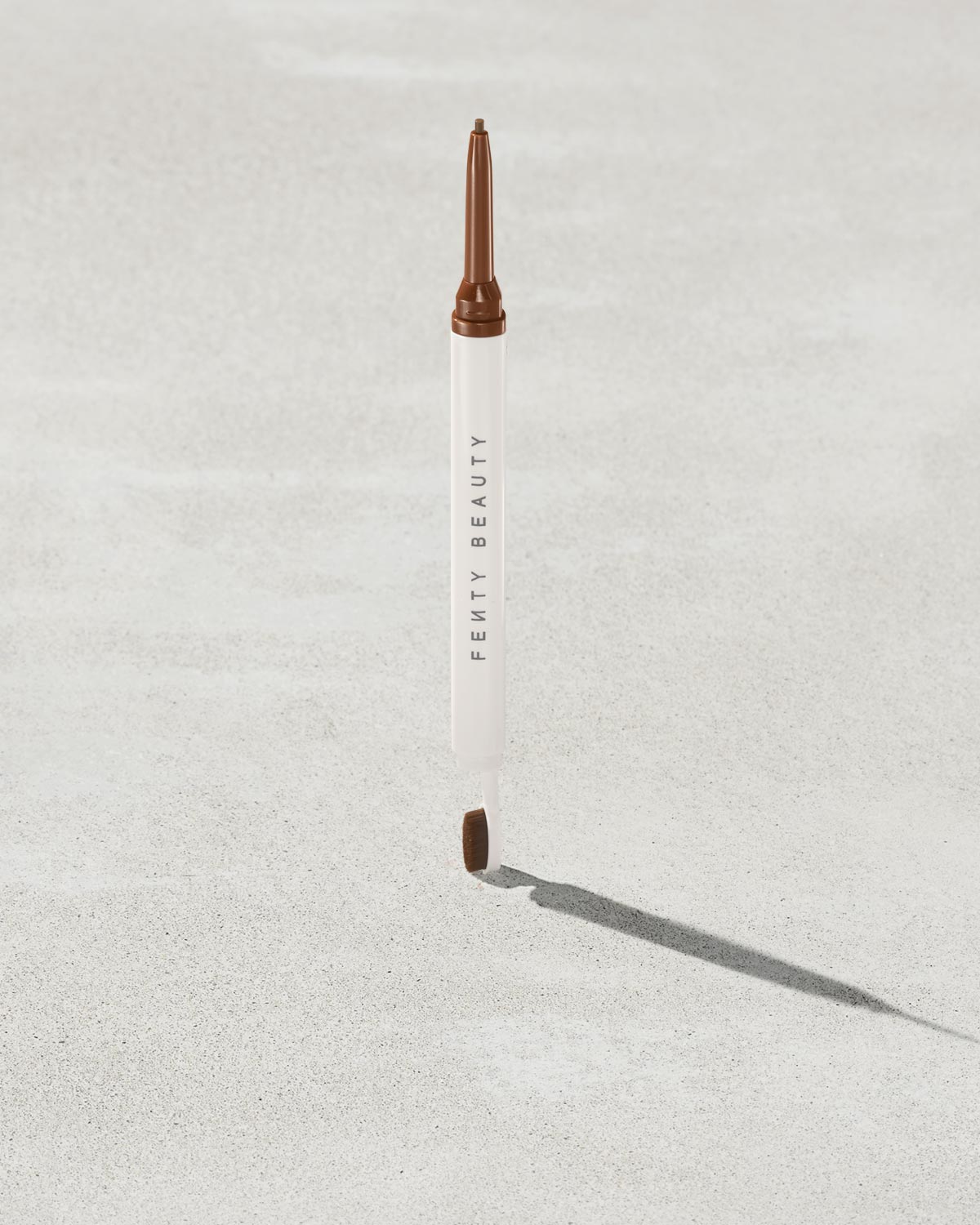 Fenty Beauty Brow MVP crayon sourcils Auburn 0,07 g naturel
