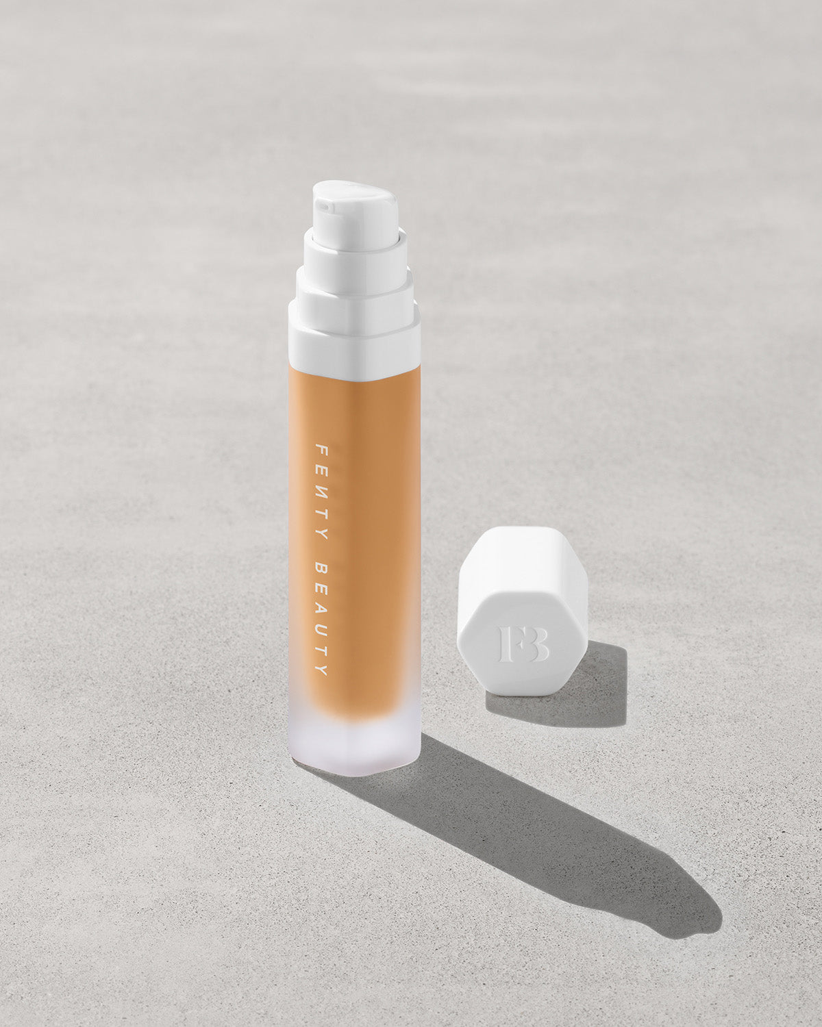Fenty Beauty Soft'lit Fond de Teint 310 32 mL Teint Lumineux