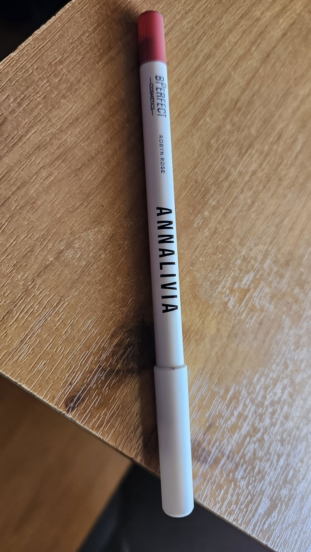 BPerfect Annalivia Lip Library crayon lèvres Robyn Rose + MRS