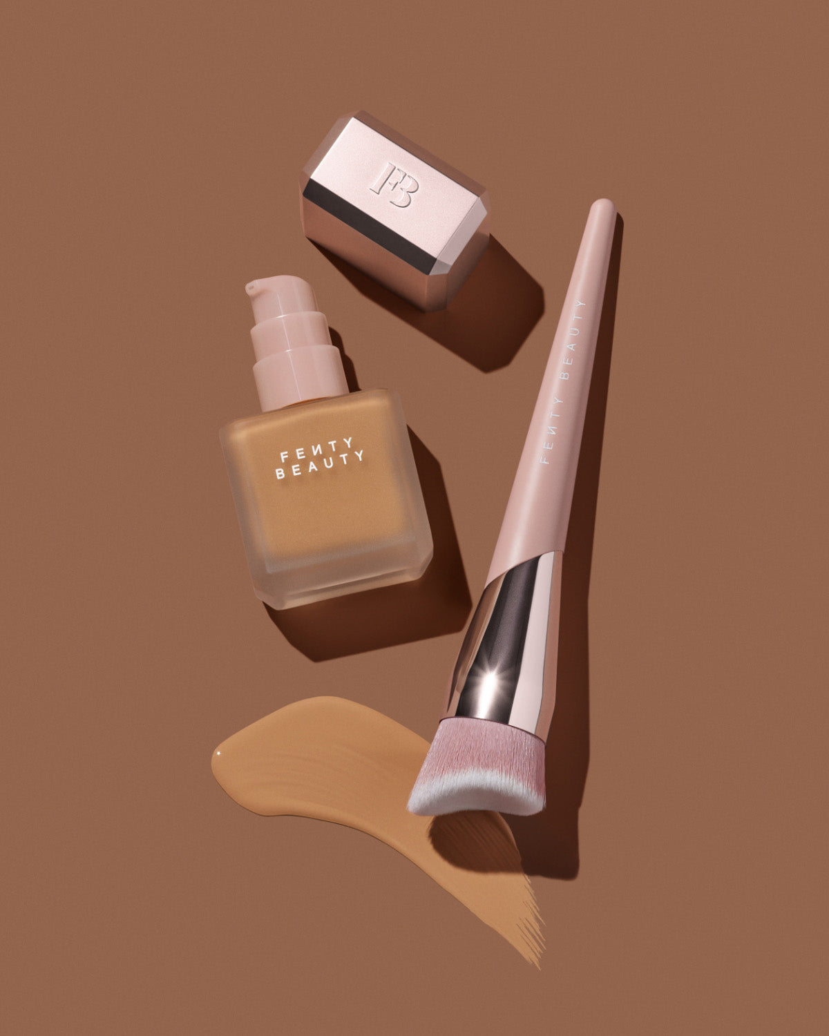 Fenty Beauty Pinceau fond de teint Fluid Flex 165 application précise