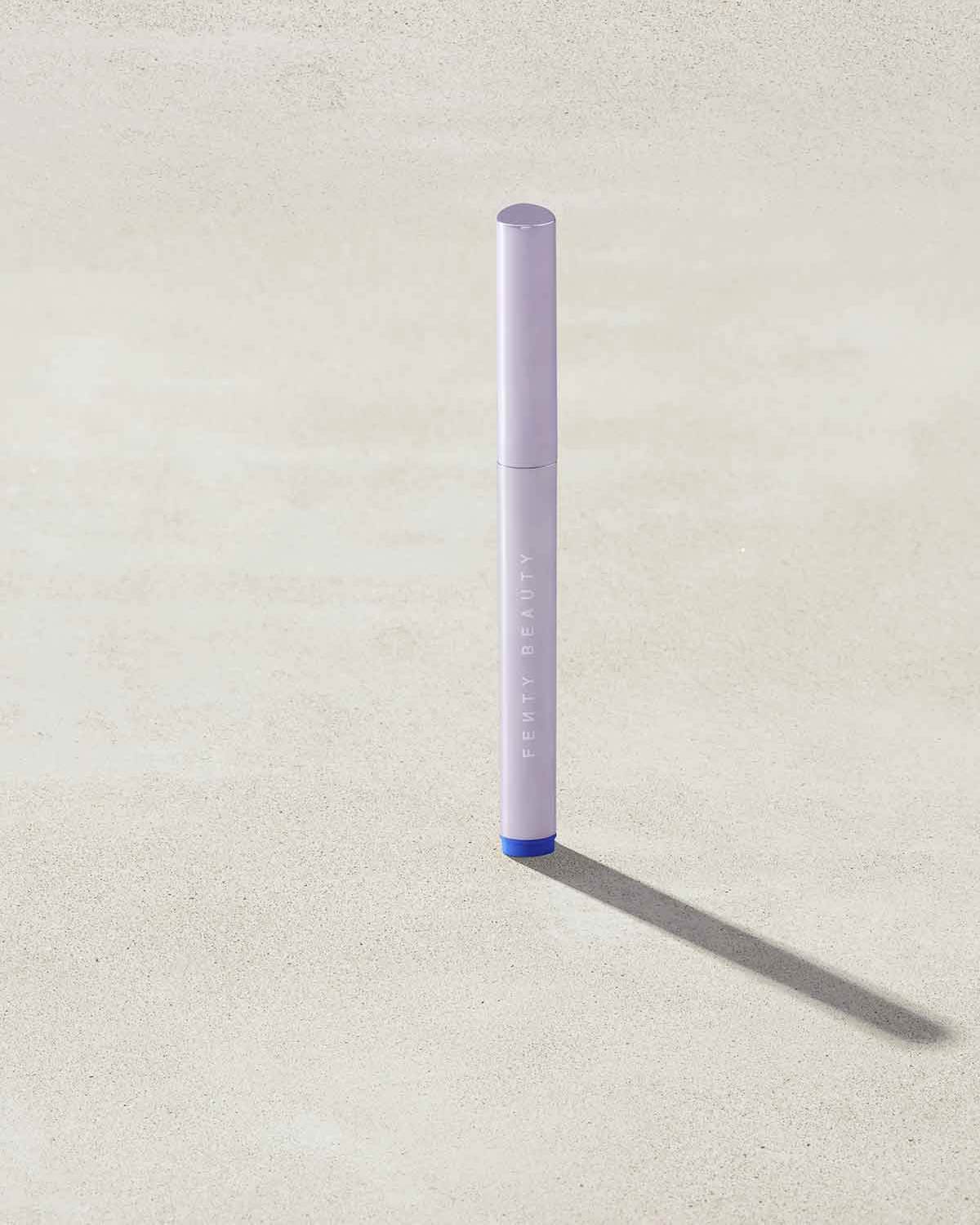 Fenty Beauty Flypencil Crayon Eyeliner Sea About It 0,3 g fini mat