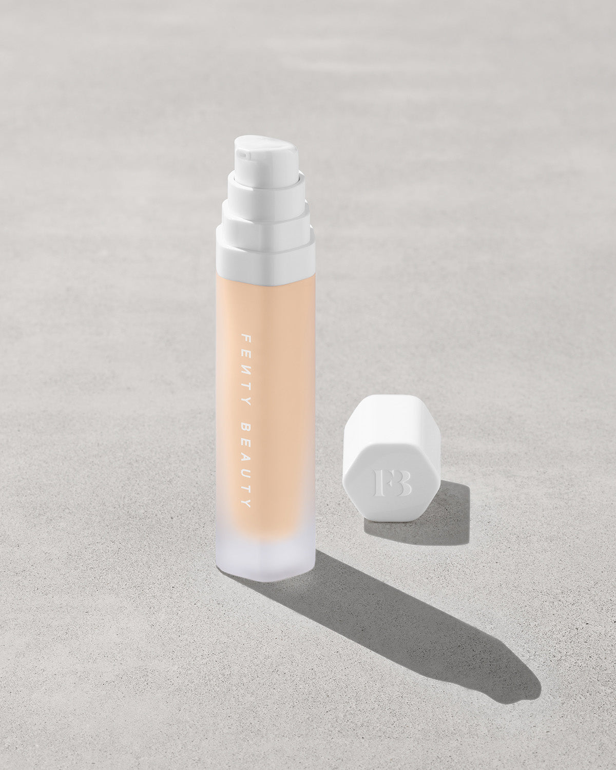Fenty Beauty Soft'lit 120 fond de teint lumineux 32 mL
