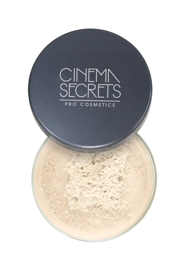Cinema Secrets Ultralucent poudre libre Soft Light peau medium