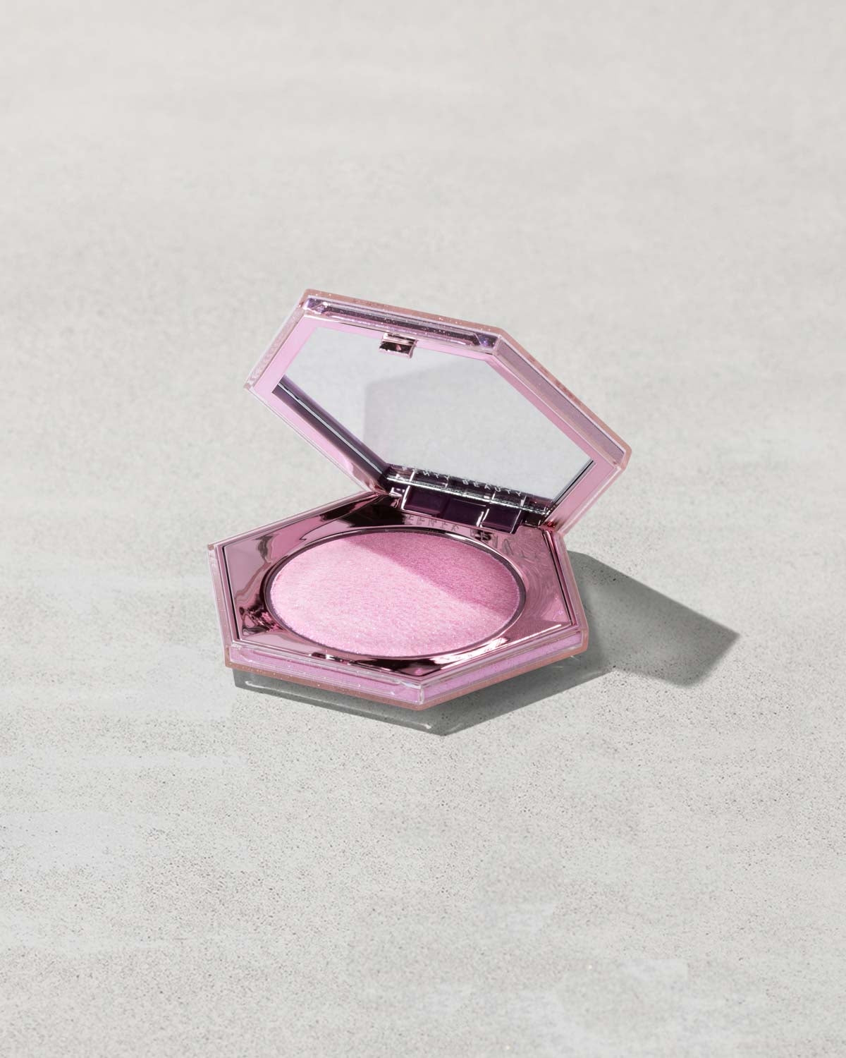 Fenty Beauty Diamond Bomb highlighter Lavender Luv'r 8 g