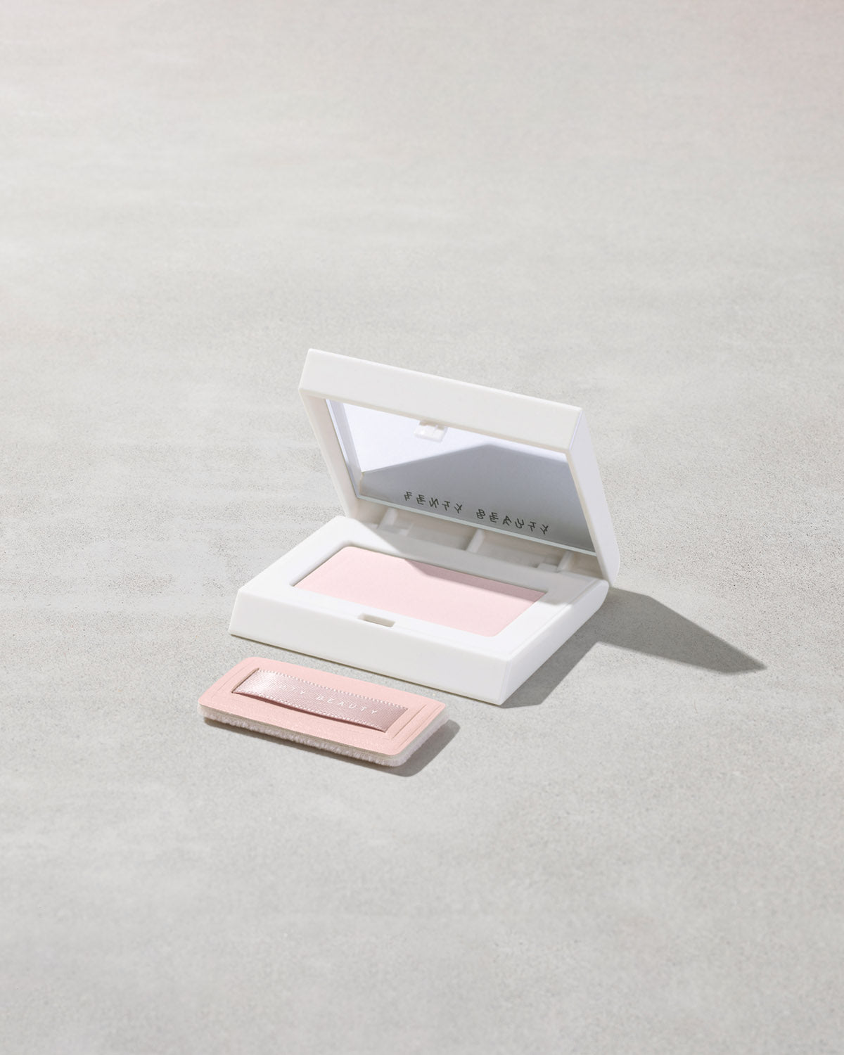 Fenty Beauty Invisimatte Poudre fixatrice matifiante 8.5 g