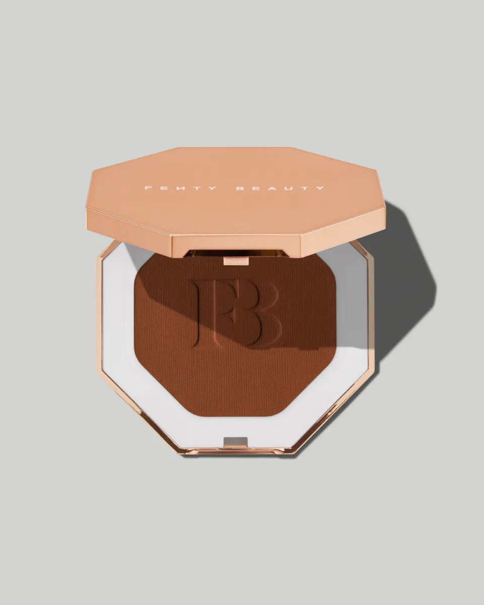 Fenty Beauty Sun Stalk'r Bronzer poudre Mocha Mamii 6,23 g mat