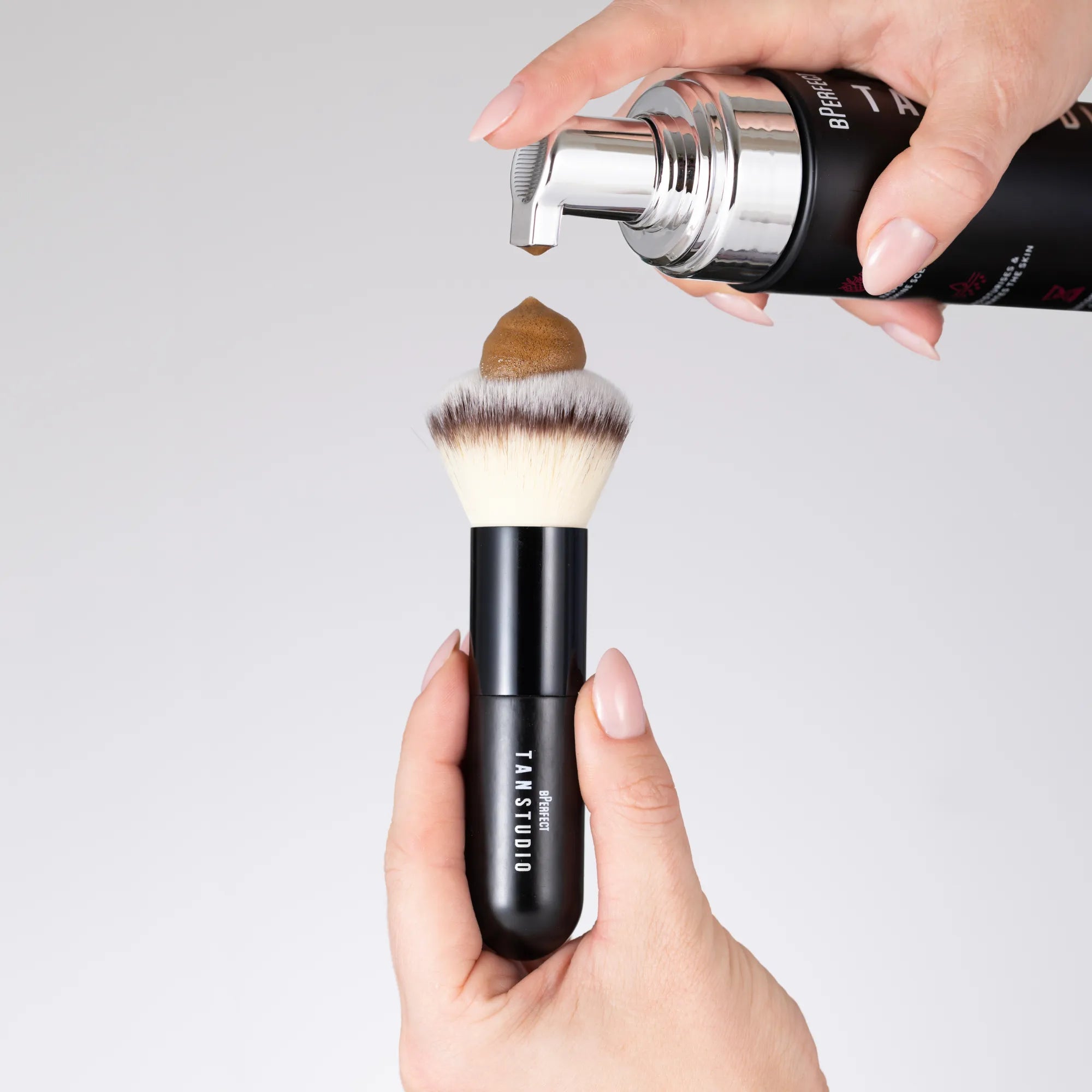 BPerfect Tan Studio Diffusion Body Brush pinceau corps