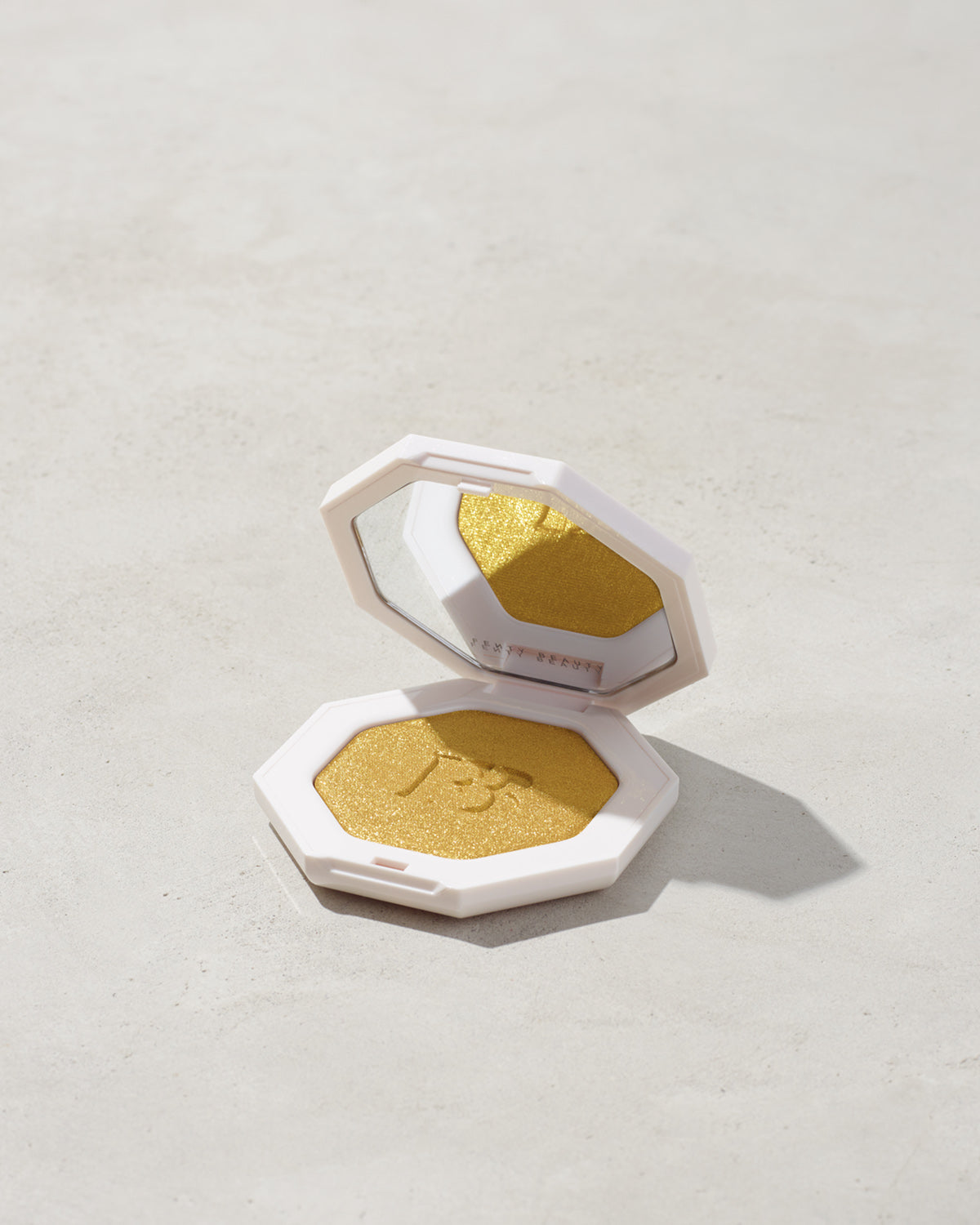 Fenty Beauty Killawatt Highlighter Trophy Wife doré métallique