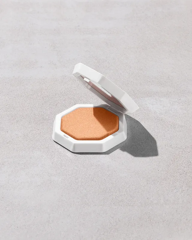 Fenty Beauty Cheek Makeup enlumineur poudre Yum Rum