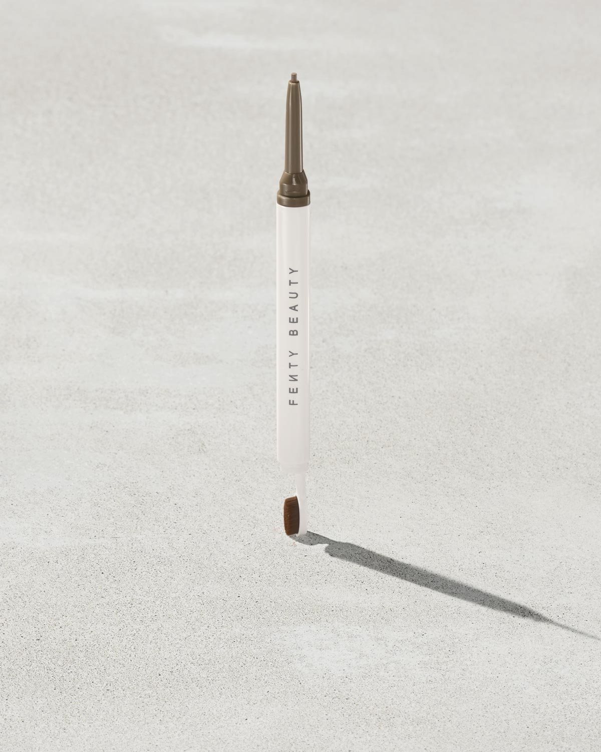 Fenty Beauty Brow MVP crayon sourcils ash brown 0,07 g waterproof
