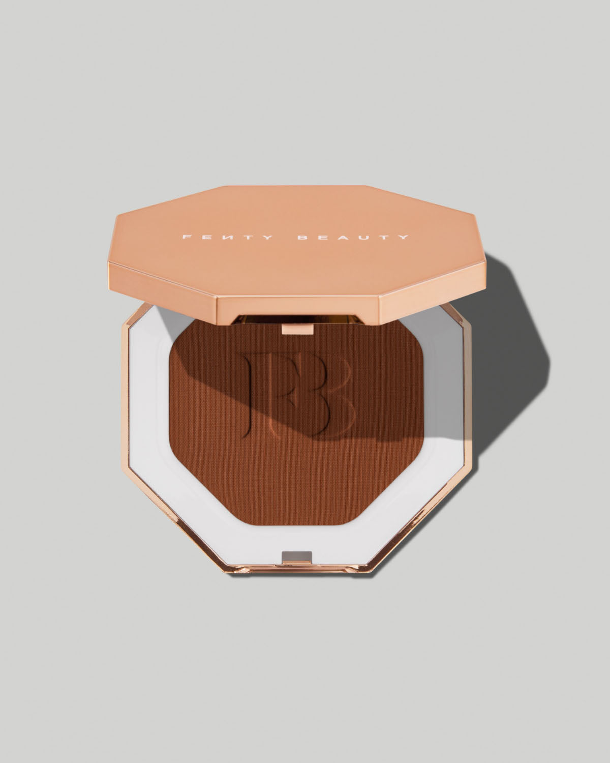 Fenty Beauty Sun Stalk'r Bronzer poudre Mocha Mamii 6,23 g mat