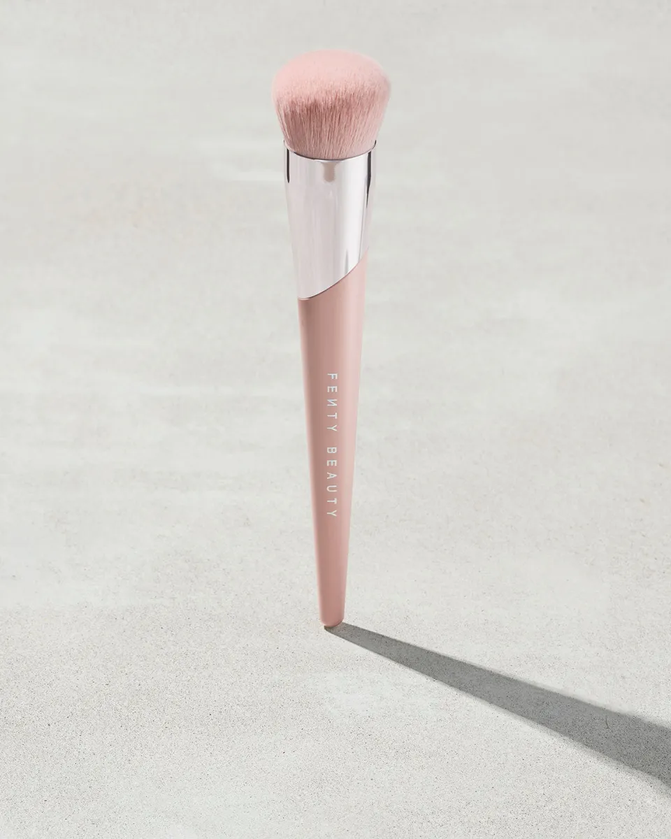 Fenty Beauty Kabuki-Buff Pinceau Fond de Teint 115