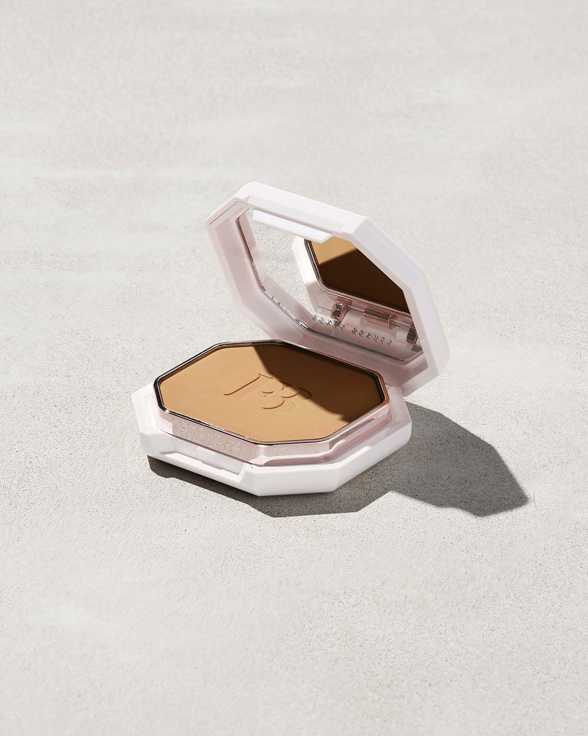 Fenty Beauty Pro Filt'r fond de teint poudre #235 9,1 g fini mat