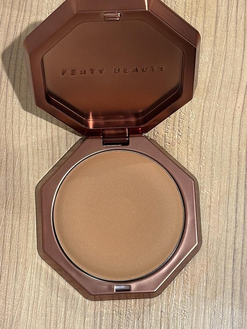 Fenty Beauty Sun Stalk'r Soufflé Bronzer Brown Butt'r