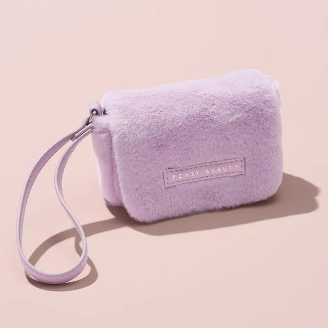 Fenty Beauty Fuzzy Micro Pochette maquillage douce
