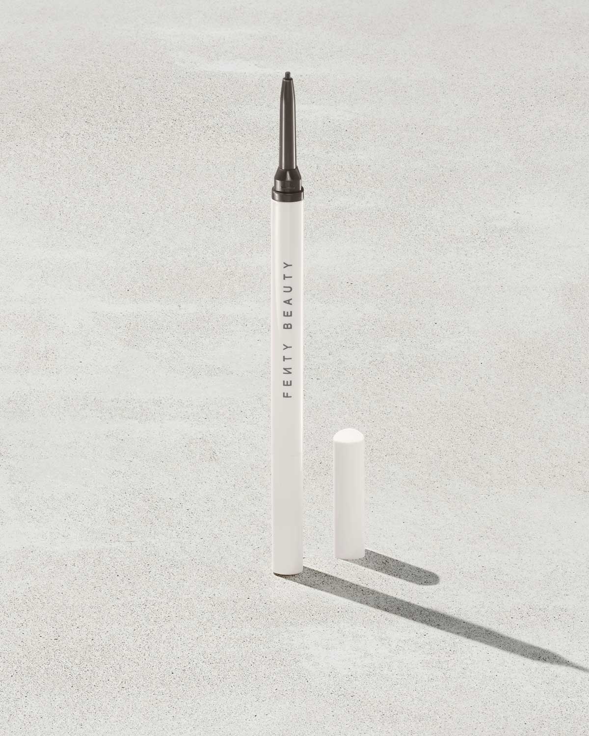 Fenty Beauty Brow MVP crayon sourcils Soft Black 0,07 g waterproof