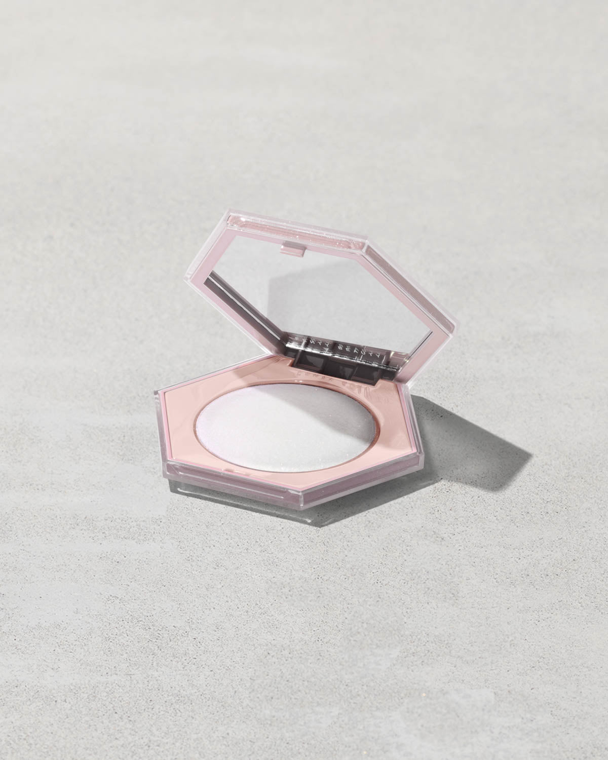 Fenty Beauty Diamond Bomb enlumineur Pink Ice 8 g