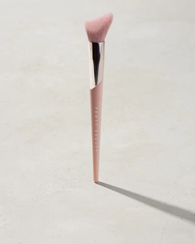 Fenty Beauty Brushes + Tools Pinceau Highlighter 120 Courbe