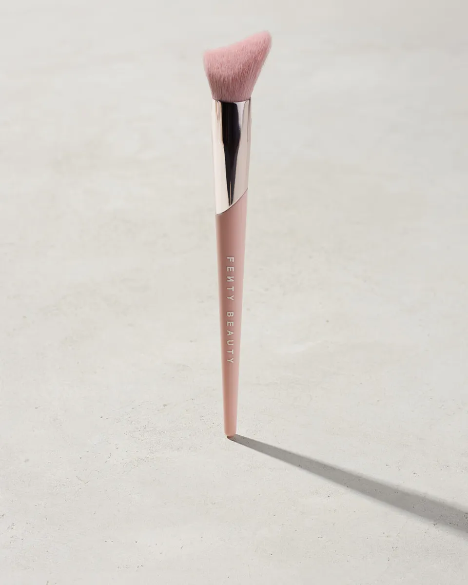 Fenty Beauty Brushes + Tools Pinceau Highlighter 120 Courbe