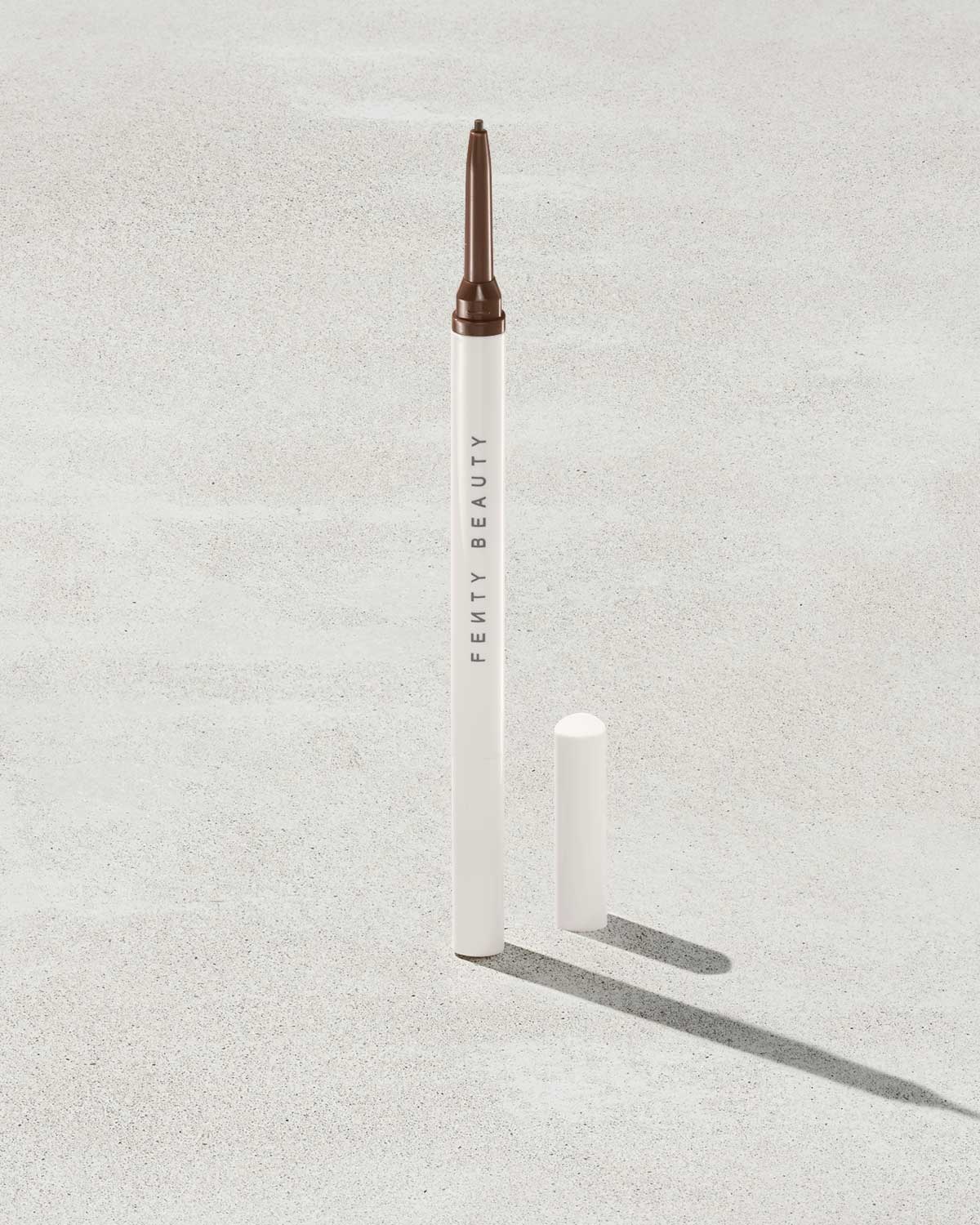 Fenty Beauty Brow MVP crayon sourcils Dark Auburn 0,07 g mat