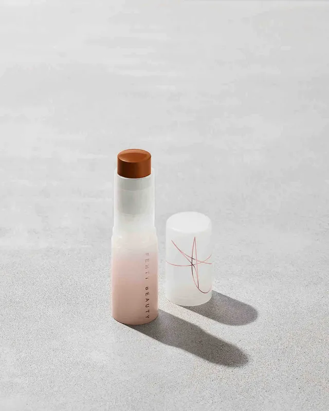 Fenty Beauty Eaze Drop Blur + Smooth Tint Stick fond de teint teinte 22 fini naturel