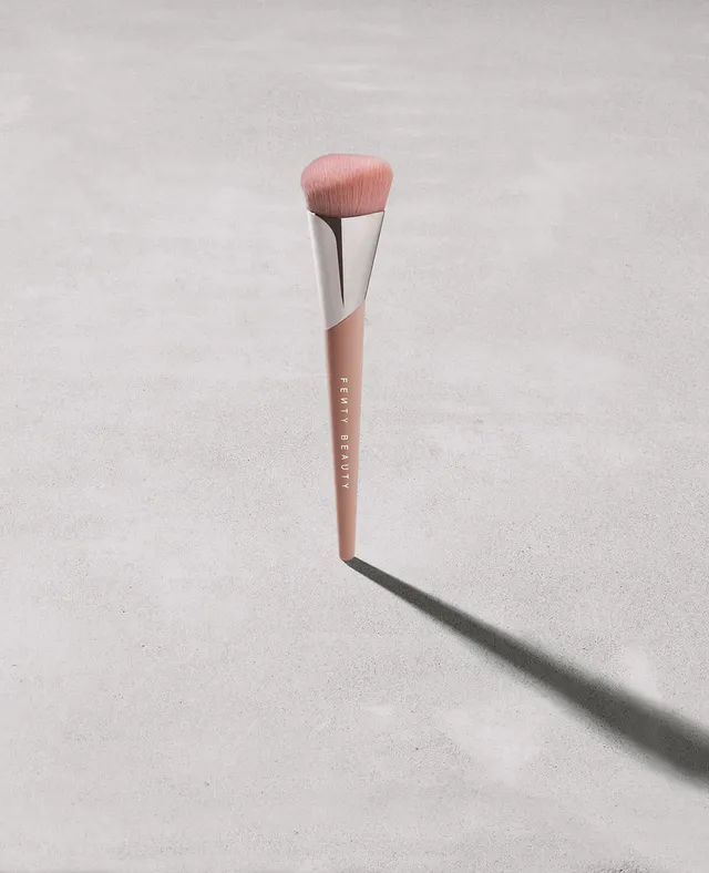 Fenty Beauty 145 pinceau fond de teint fini airbrush