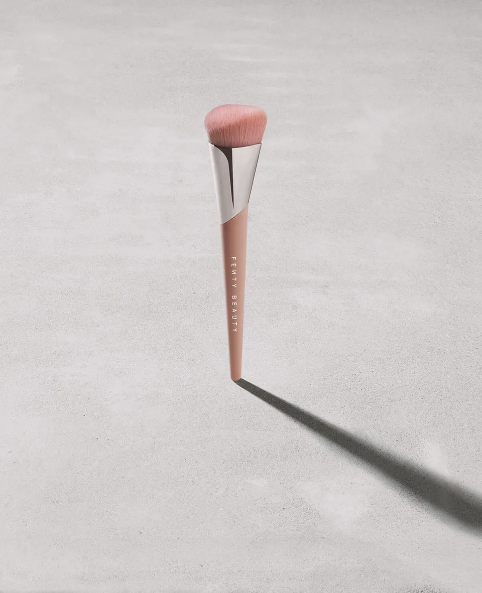Fenty Beauty 145 pinceau fond de teint fini airbrush