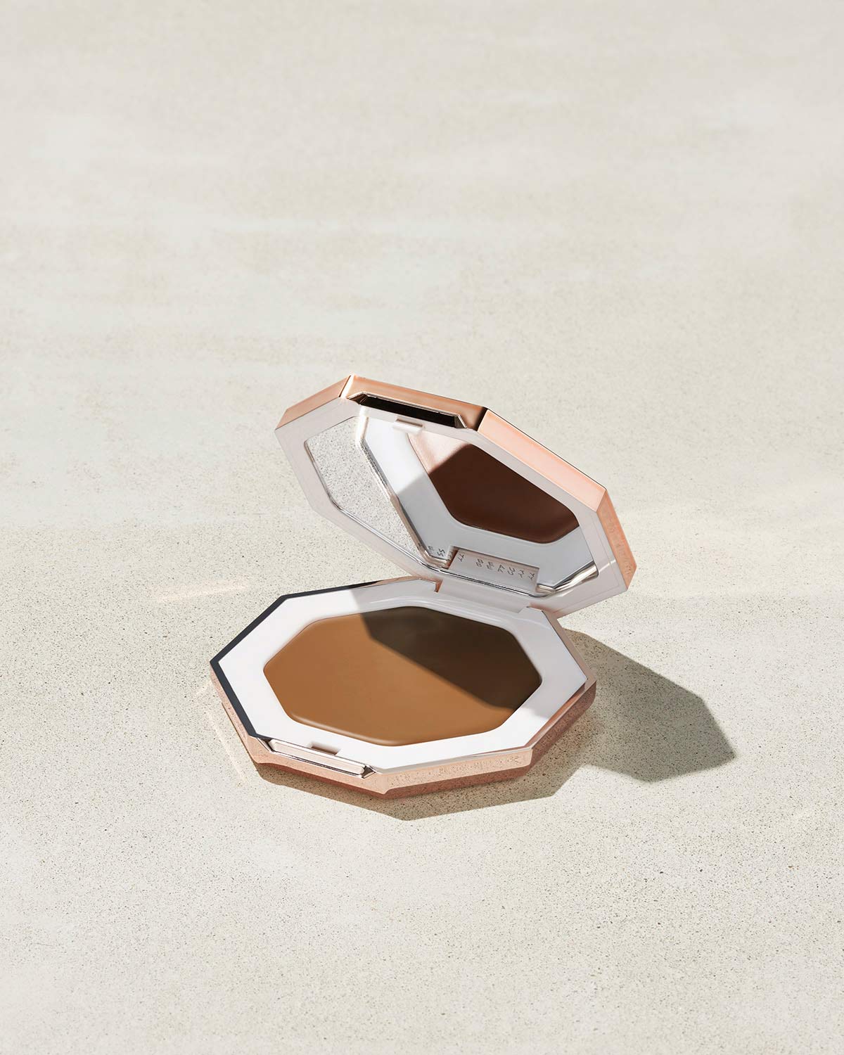Fenty Beauty Cheeks Out bronzer crème Teddy 5,23 g modulable