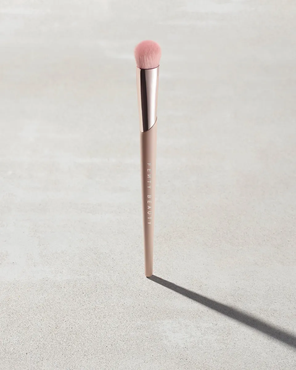 Fenty Beauty Brushes + Tools Precision Concealer Brush 180 Pinceau