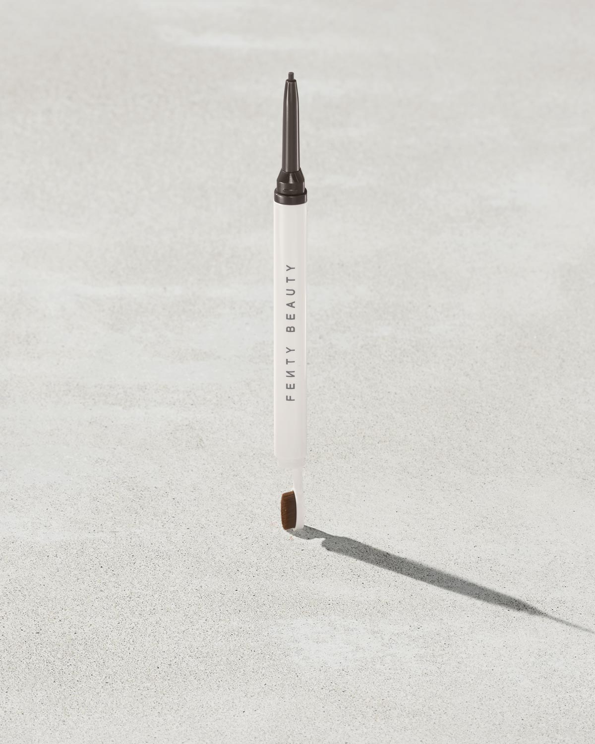 Fenty Beauty Brow MVP crayon sourcils Soft Black 0,07 g waterproof